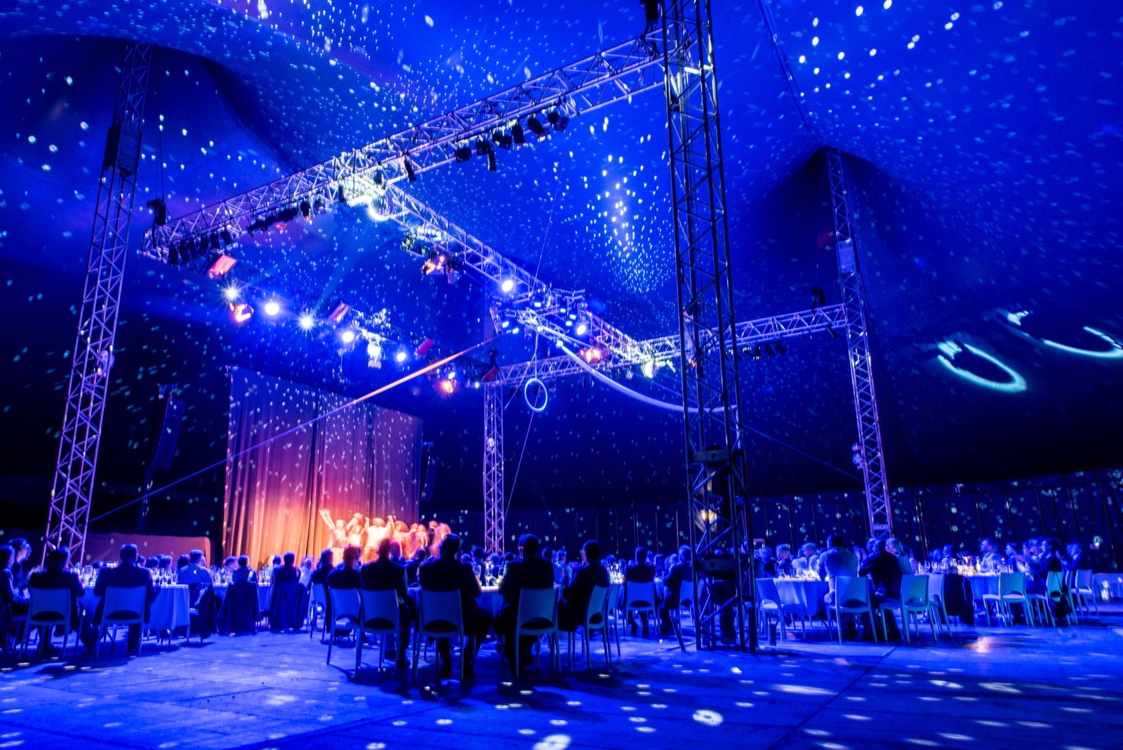 Internationales Varietéfestival im Festzelt der Freizeitanlage Sennfeld